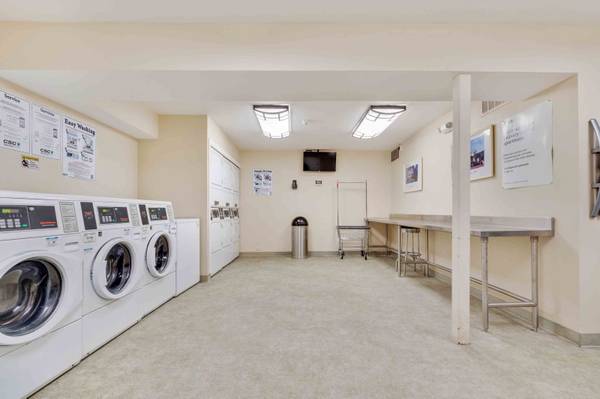 $3,855 / 1br - 858ft2 - 1 BD, Swimming Pool, Spa/Hot Tub (los gatos)64000755198209123