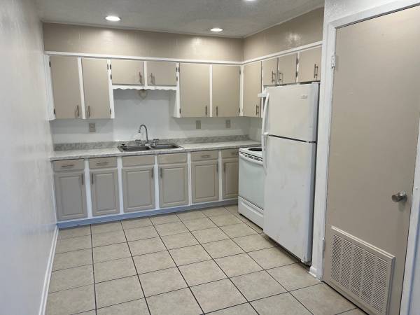 HUGE 2 Bed 1 Bath LAUNDRY STORAGE PATIO 1