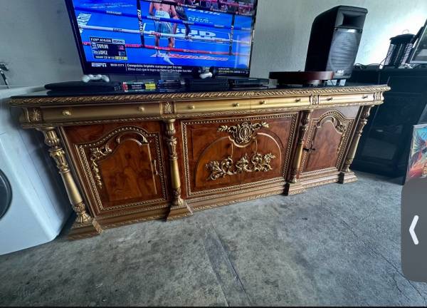 LUXURIOUS BUFFET TABLE 1