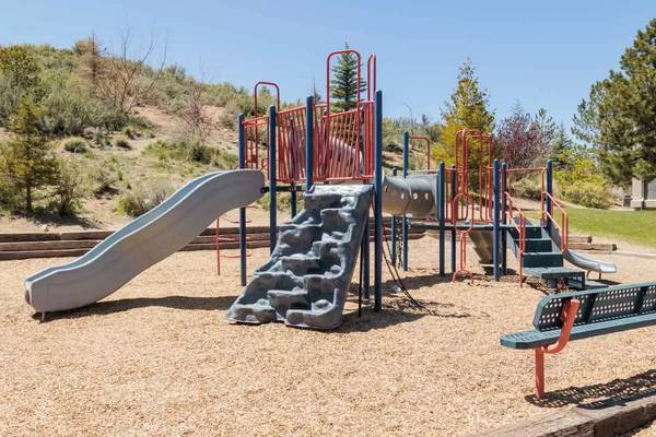 $1,422 / 1br - 864ft2 - Comfortable 1 BR / 1 BA with private washer and dryer (Reno)63992638098690124