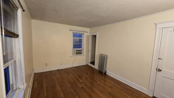 $900 / 4br - One Room for rent in a second floor Apt, Available now (52 dysart st,Quincy Center)63996545483522121