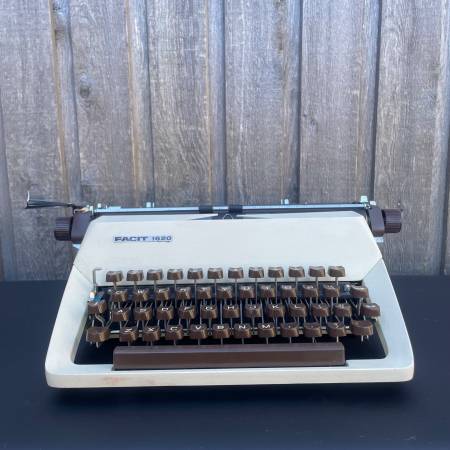 1974 Facit 1620 Portable Desktop Typewriter - SERVICED 1