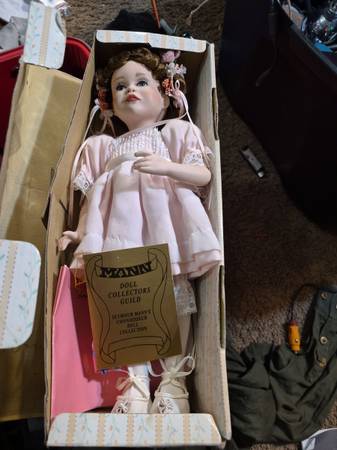 Sarah. Paradise Galleries 1