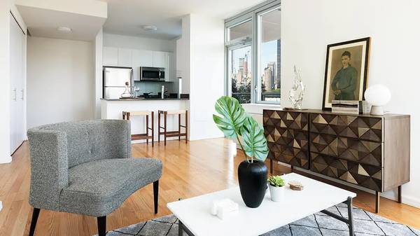$4,000 / 2br - 1 Month Free! Flr_Ceiling windows! (Long Island City)63854385136129122