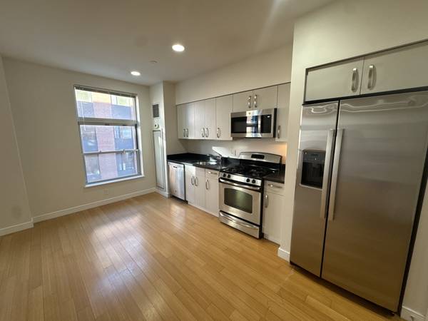 $3,500 / 2br - 959ft2 - Modern South End 1 Bed For $3,500 AVAIL NOW (South End)64213542448385120