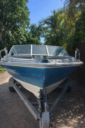 Boat Trailer MUST GO   24-25ft boat 1