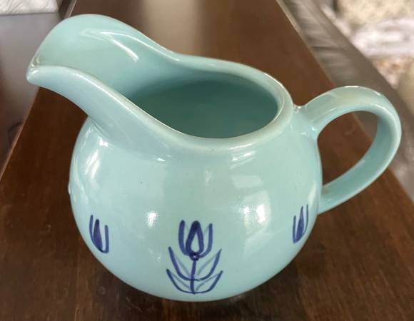 Vintage Cronin Pottery Blue w/ Blue Tulip 1950's Ceramic Small Creamer 1