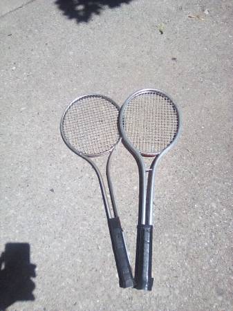 2 aluminum tennis rackets 1