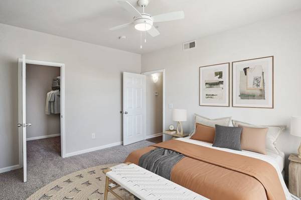 $1,802 / 1br - 715ft2 - Renovated w/ Plank Flooring, 24/7 Package Locker System, 24-Hour Gym63900568069251121
