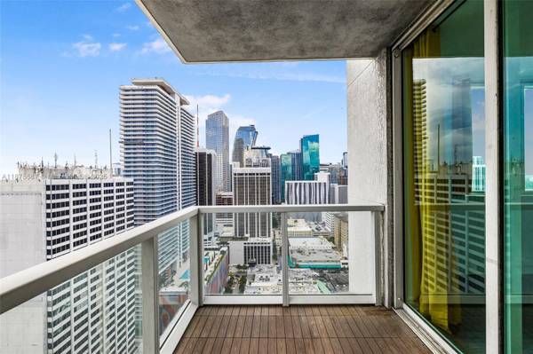 $4,500 / 2br - Apartment with stunning views of the Bay (253 NE 2nd St)64051007971586120