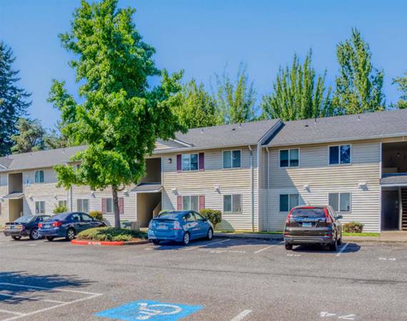 $1,550 / 2br - Near Major Transit Line + Large Closets & Storage Space - Glenfair (Glenfair)63914853664003121