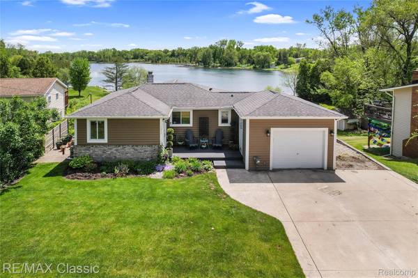 Luxurious Living that's Affordable - Pending in Highland Charter Township. 4 Bed 1