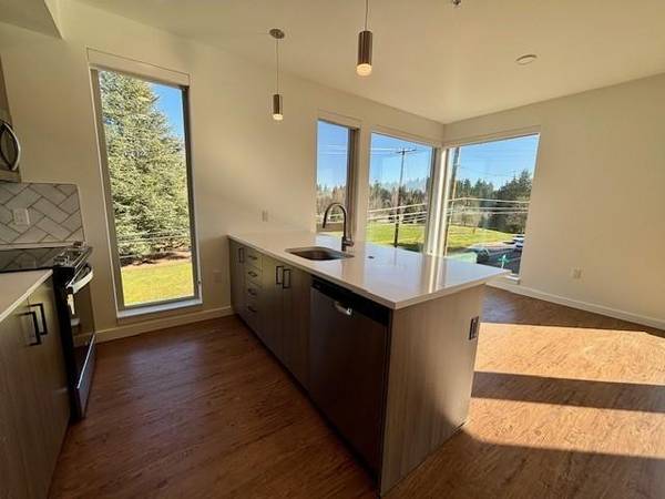 $2,688 / 2br - 1066ft2 - 6 WEEKS FREE! Perfectly Located: Spacious 2X2 Top-Floor Apartment (Multnomah Village)63999455835266121