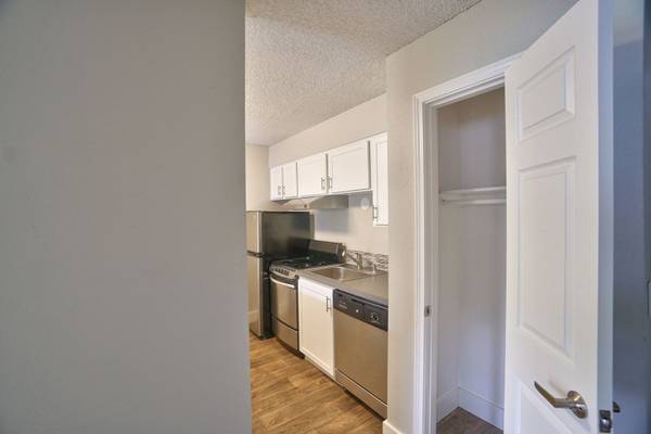 $1,249 / 1br - 508ft2 - Habitación grande y sala de estar, en Gresham OR, 1/hab 1/ba (193 SW Eastman Pkwy #64, Gresham, OR)63845978308993123