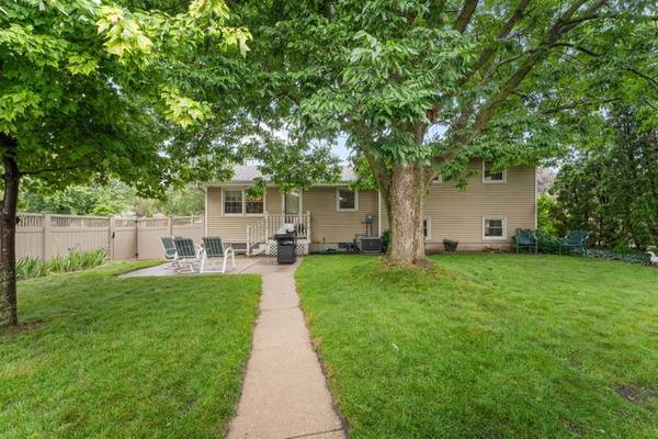 $1 / 4br - 1524ft2 - File 8706  4 Bedroom Quad level in Munster (Rueth Estates)63918415898370124