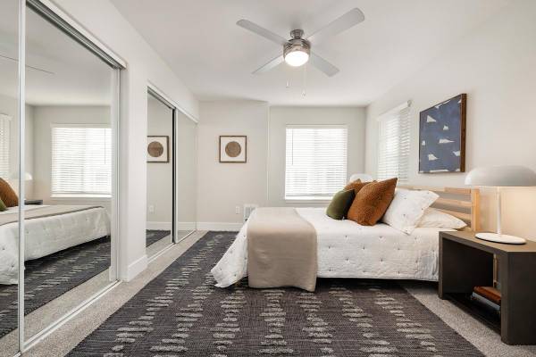 $1,665 / 2br - 907ft2 - Luxurious Living in 2 BR/2 BA Home with Sparkling Pool63777384976003122