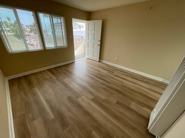 $2,095 / 1br - Amplio apartamento en piso superior a pocas cuadras de la playa! (Ocean Beach)63657123778819121
