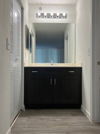 $1,950 / 2br - 1150ft2 - 2 bed 2 bath move in immediately , no hoa (West Palm Beach)64049280708995121