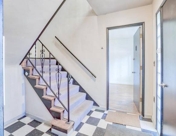 $1,350 / 1br - 1ST MONTH w $300 OFF | On-site Management & Maintenance - Pets OK (Hawthorne District)63956643948547124