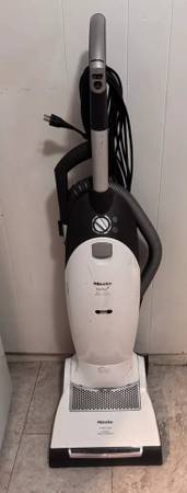 Miele Dynamic U1 Cat and Dog Upright Corded Vacuum (Lotus White) 1