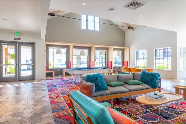 $2,050 / 2br - 923ft2 - Coffee Bar, Concierge, Co-Working Space (13285 Southwest Hawks Beard Street, Tigard, OR)63867270050819121