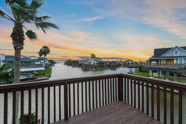 $689,900 / 4br - 2316ft2 - 9 S Sandpiper Street- Open House Sun 9-21, 11 AM to 1 PM (La Marque)63812507393795124