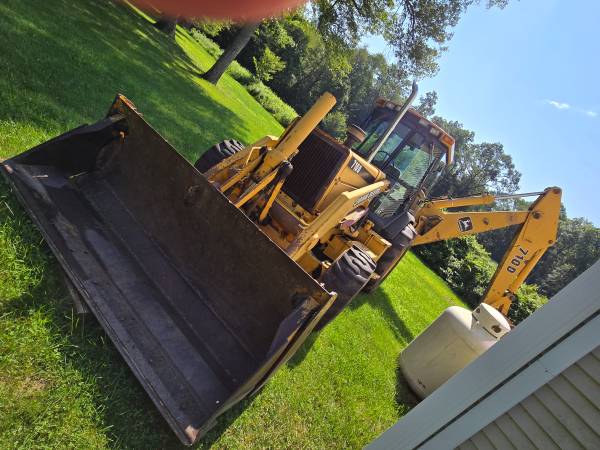 John deere backhoe 710D 4WD 1