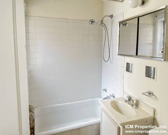 $1,495 Vintage Studio / Lakeview East / FREE HEAT & GAS (Lakeview)63898734529411123