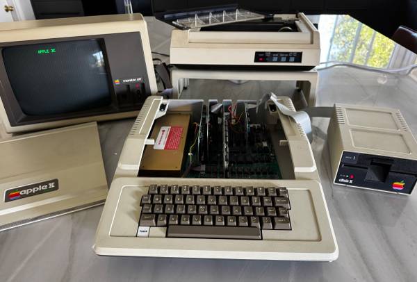 Vintage Apple II Plus 48K Computer System Apple II+ Model A2S1048 1