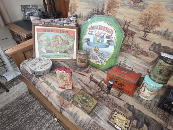 29 vintage old tins assorted items. Tobacco coffee beer ect. 1