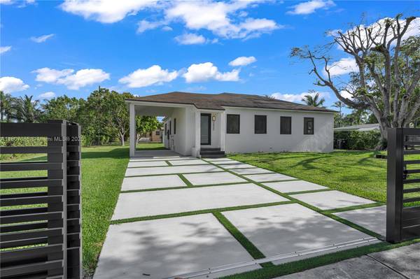 $4,300 / 3br - 1131ft2 - Wow! Fully Renovated Home with Den & Extra Storage! (South Miami/Coral Gables)64001846814082120