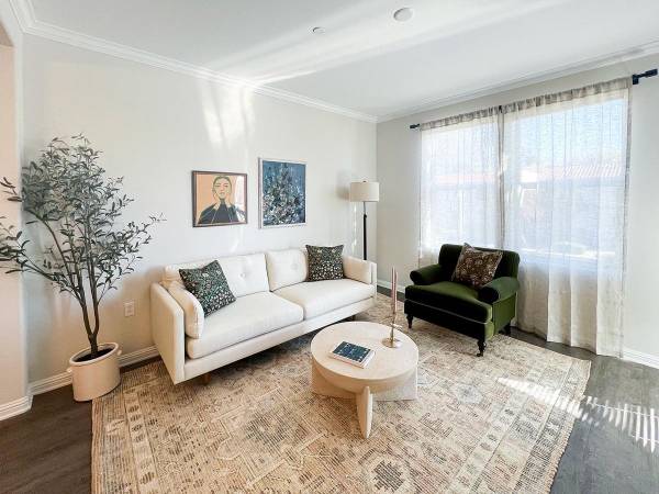 Impeccable 3 BR/2 BA Condo-Resort-Style Amenities & Pool 1