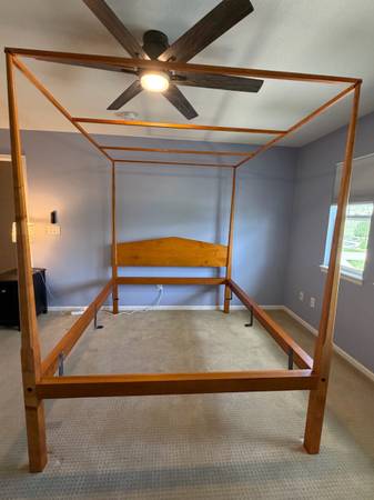 Vintage Solid Maple Queen Four-Poster/Canopy Bed - Workshops of David T. Smith ( 1