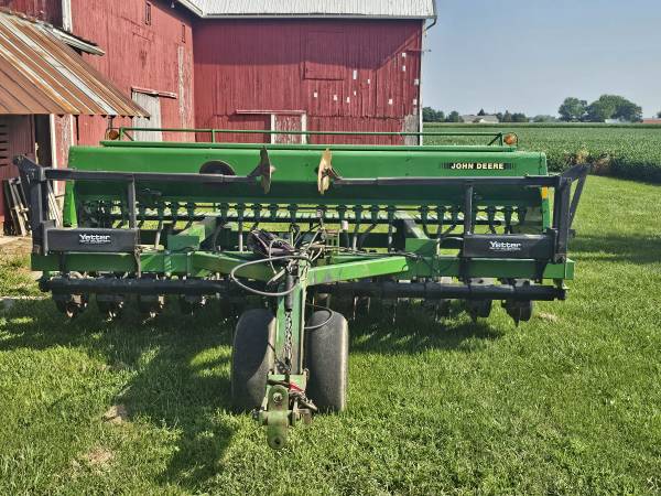 John Deere 750 Grain Drill 1