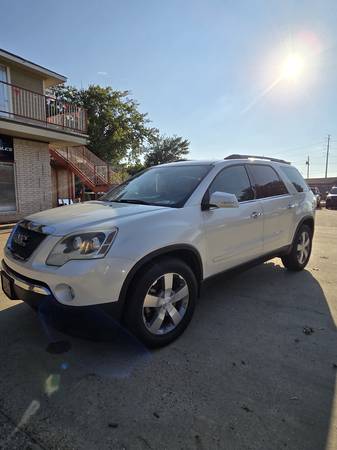 2011 GMC acadia 1