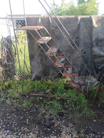 7 step rolling ladder. 1