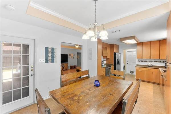 $2300.00 / 3br - 1439ft2 - Charming & Affordable South Side Living! 3-Bed, 2-Bath Home64036541353475123