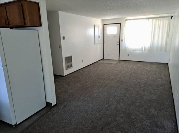 $1,595 / 2hab - RECIENTEMENTE REMODELADO 2HAB/1BAÑO ALFOMBRA, PINTURA, BAÑO, etc. + COCHERA CON ENERGÍA (Vancouver, WA)63842024566019122