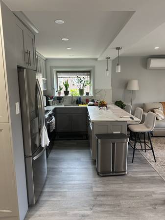 $2,000 Fully Furnished Room in Beautiful Sunny Astoria Apartment (Astoria)63862609616003121