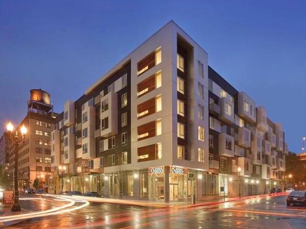 $1,707 / 596ft2 - Fitness Center, Elevator, Controlled Access Bike Storage (Pearl)63820824309635122