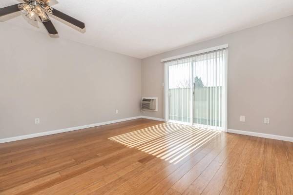 $2,375 / 2br - 825ft2 - Beautiful Landscaping, 2bd 1ba, In Lafayette (lafayette / orinda / moraga)63851966051585122