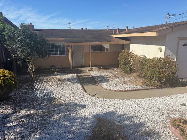 1785H- Spacious 3 Bed/ 1.5 Bathroom in Seaside 1