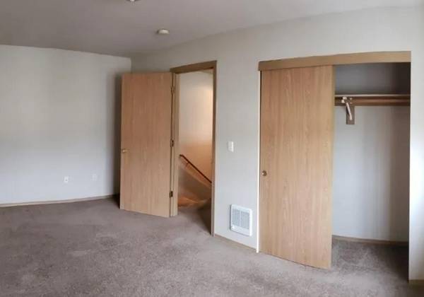 $1,500 / 2br - Air Conditioning, Walkable Suburb, Specialty Stores & Department Store (East Portland)63956353849859122