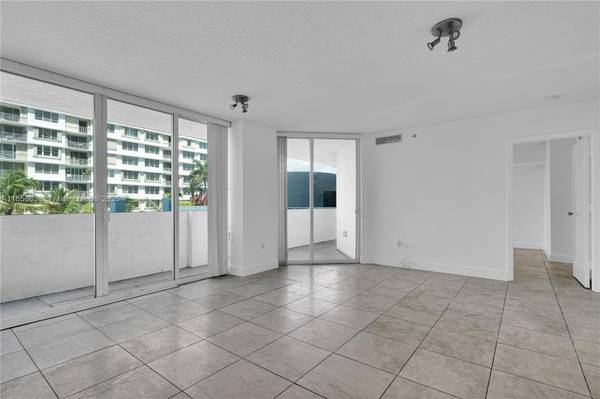 $3,300 / 2br - 1221ft2 - Expansive 2bd with Sweeping  Water Views! (The Bridgewater- North Bay Village)64001848126467121
