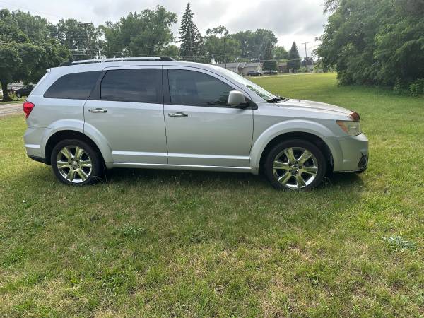 2012 Dodge Journey RT AWD Asientos de tercera fila - $3,500 (Sterling Heights)63622120757505122