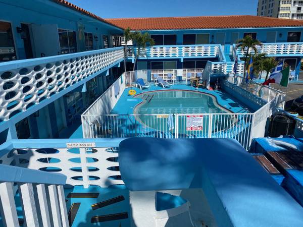 $549 / 1br - 450ft2 - LOOKING FOR A NEW PLACE? - FULLY FURNISHED $549/WK & AT THE BEACH (Deerfield Beach)64001845588225122