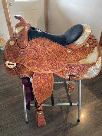 Show Saddle 1