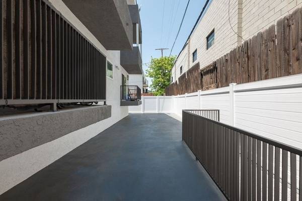 $1,895 / 1br - Ceiling fan, Los Angeles CA, 1/bd (14417 Tiara St, Los Angeles, CA)63857622835073120