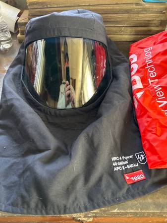 (2) 40cal/cm2 (HRC 4) 1000V 1