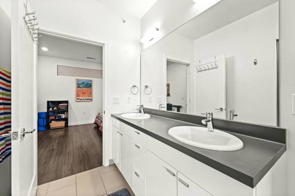 $1,700 / 1br - 750ft2 - Furnished 1 bed/1 bath available for year-long lease (S. Congress)63979118147331124
